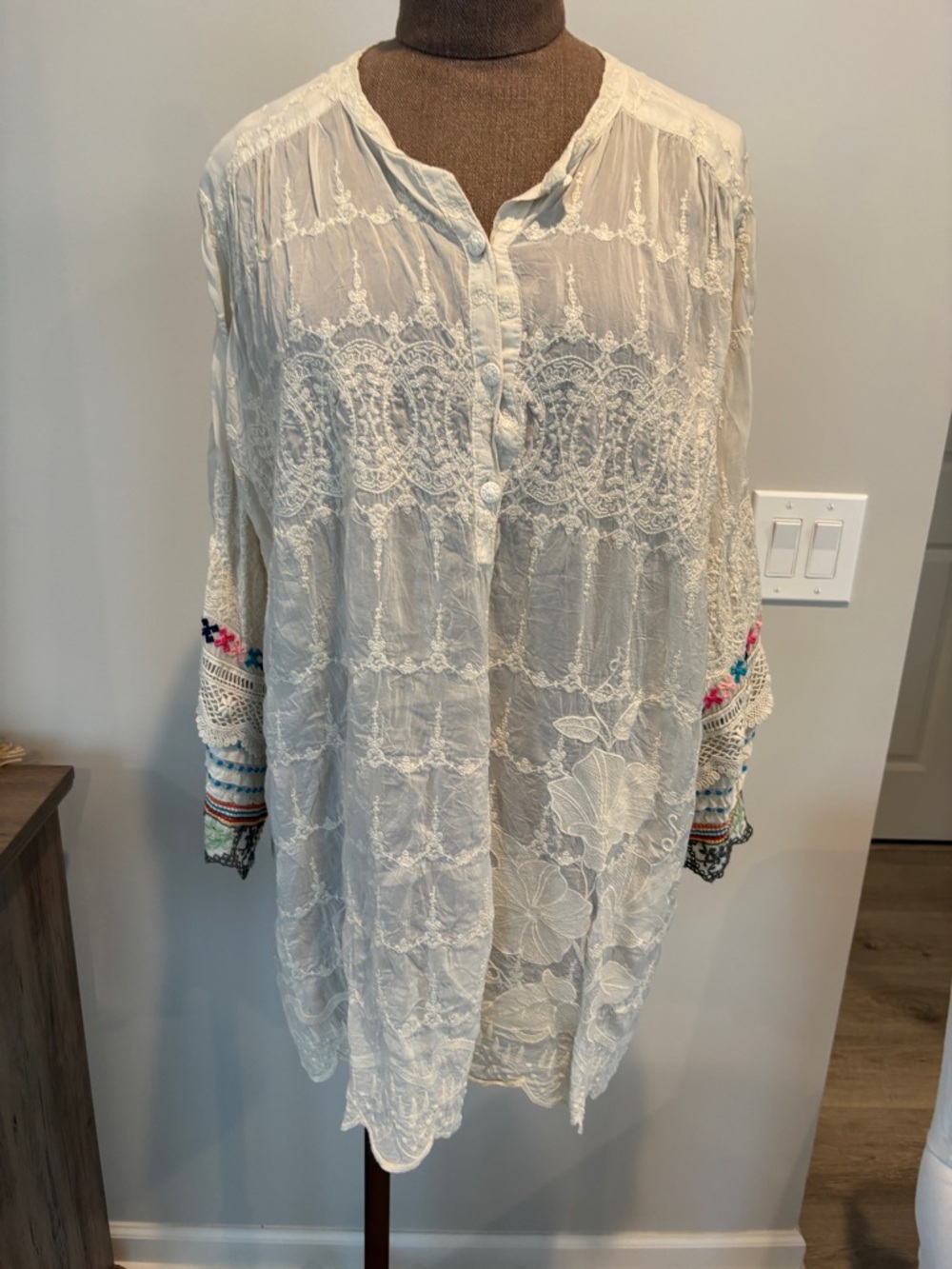 White Embroidered Lace Women's Button-Front Top XXL - Picture 5 of 10